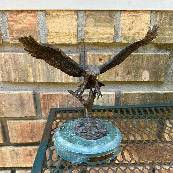 Phil Hauser Approaching Eagle bronze Sculpture on marble Base - Picture 8 of 14